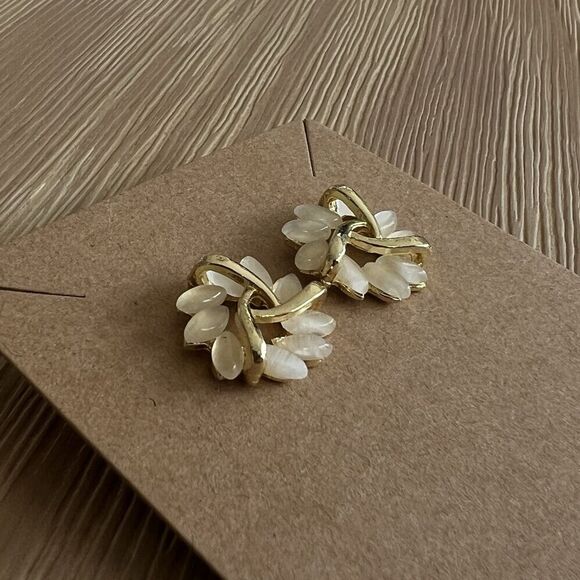 NEW white Quartz Gold Floral Stud Earrings Wreath Minimal Work Neutral - Picture 2 of 5